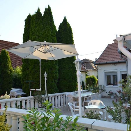 Henrietta Vendégház Hajduszoboszlo Exterior foto