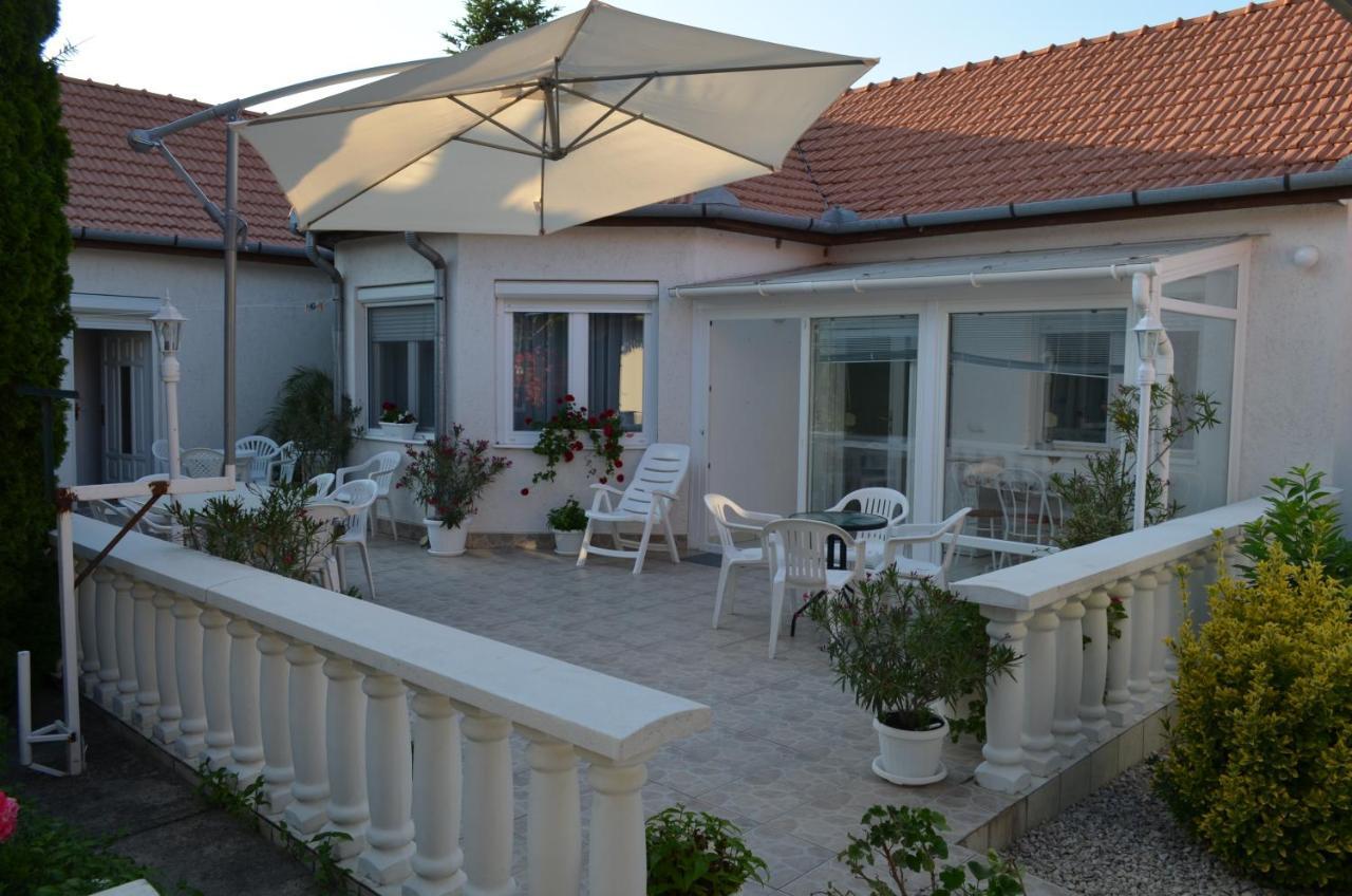 Henrietta Vendégház Hajduszoboszlo Exterior foto