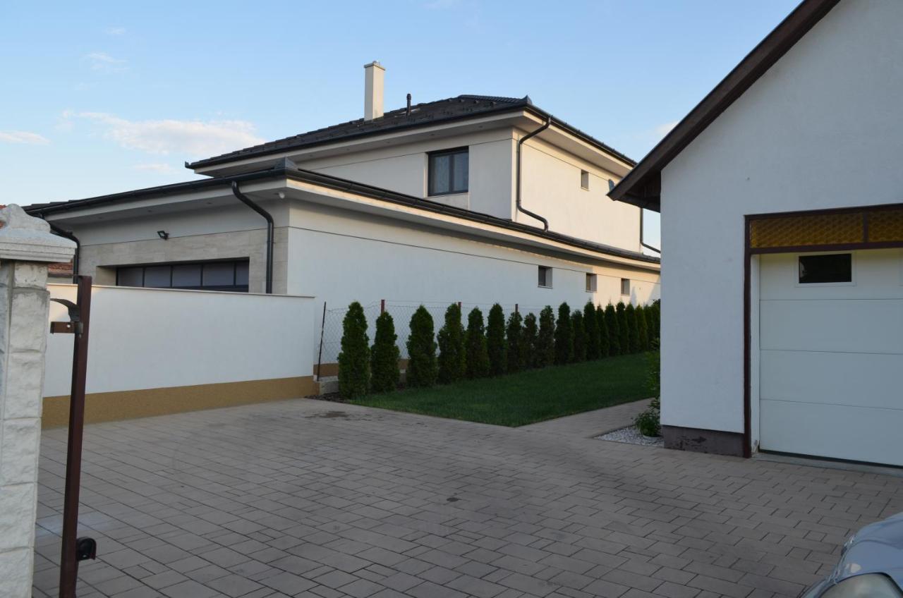 Henrietta Vendégház Hajduszoboszlo Exterior foto