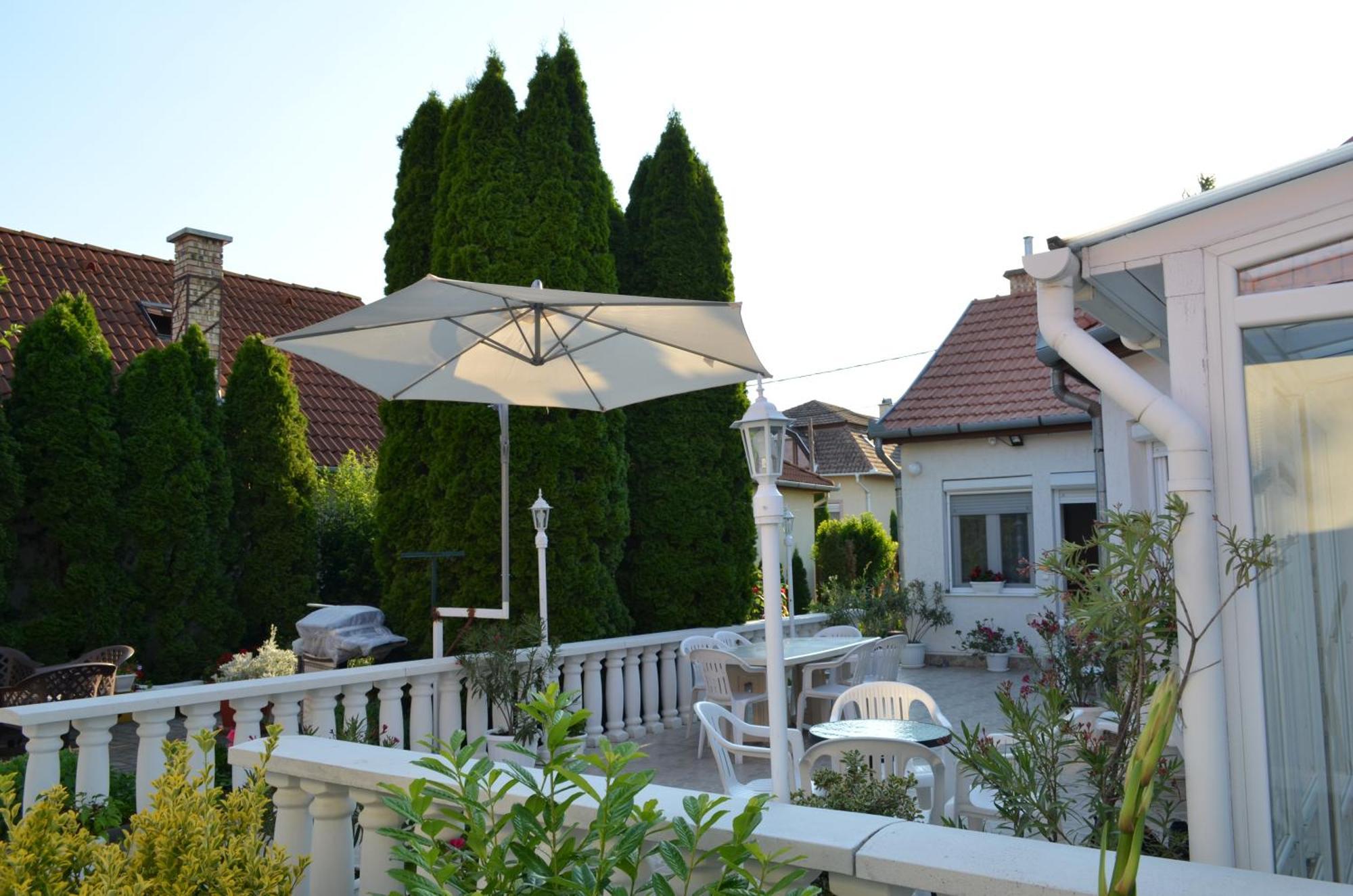 Henrietta Vendégház Hajduszoboszlo Exterior foto
