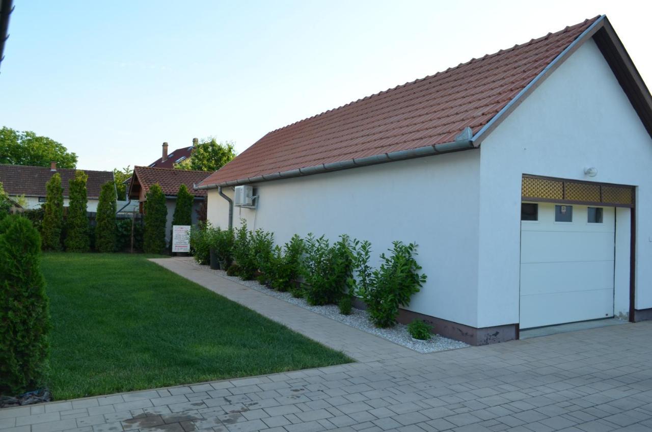 Henrietta Vendégház Hajduszoboszlo Exterior foto