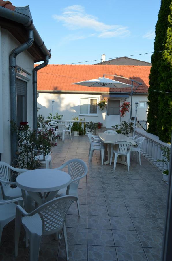 Henrietta Vendégház Hajduszoboszlo Exterior foto