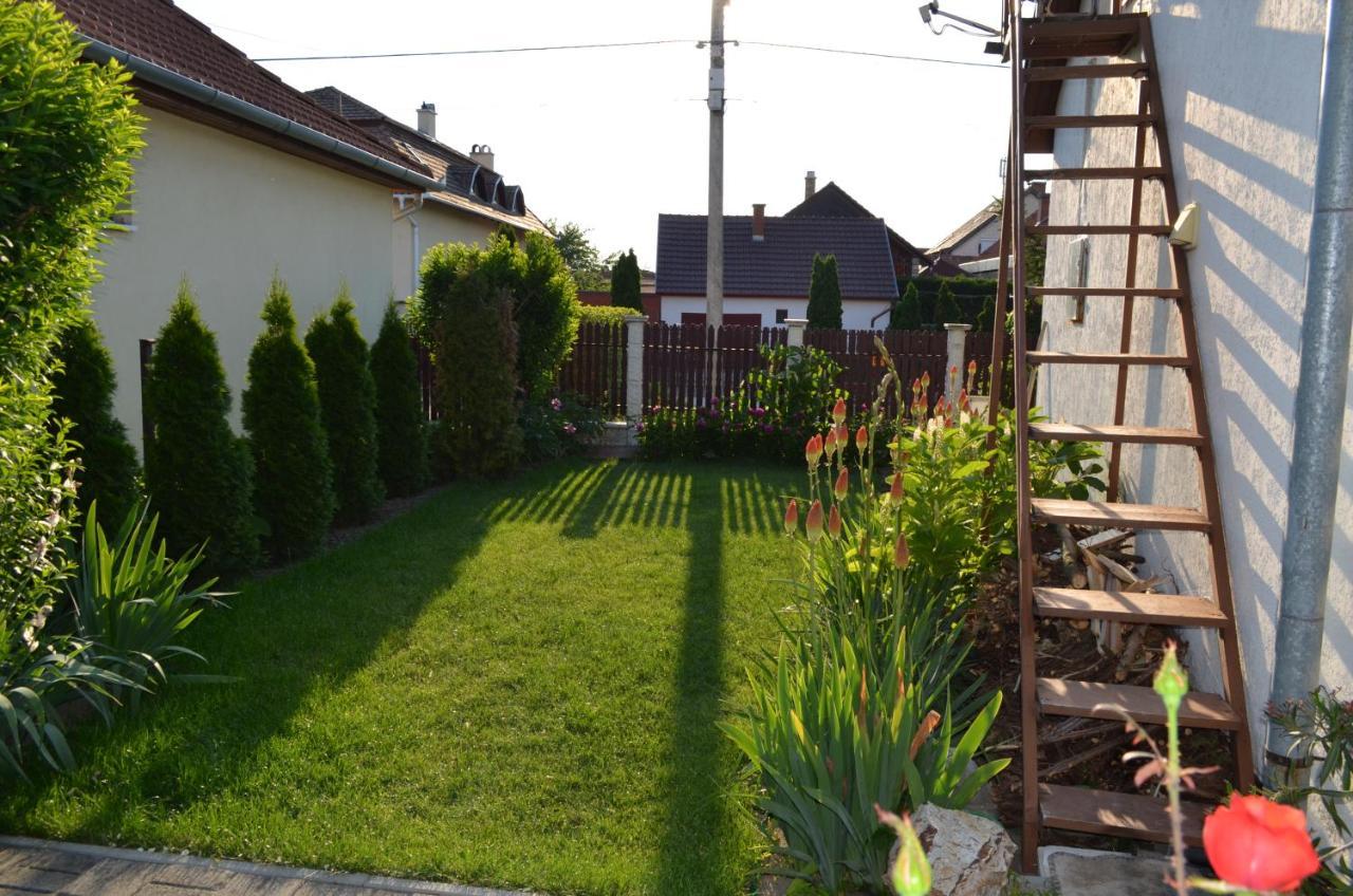 Henrietta Vendégház Hajduszoboszlo Exterior foto