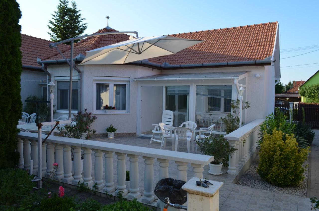 Henrietta Vendégház Hajduszoboszlo Exterior foto