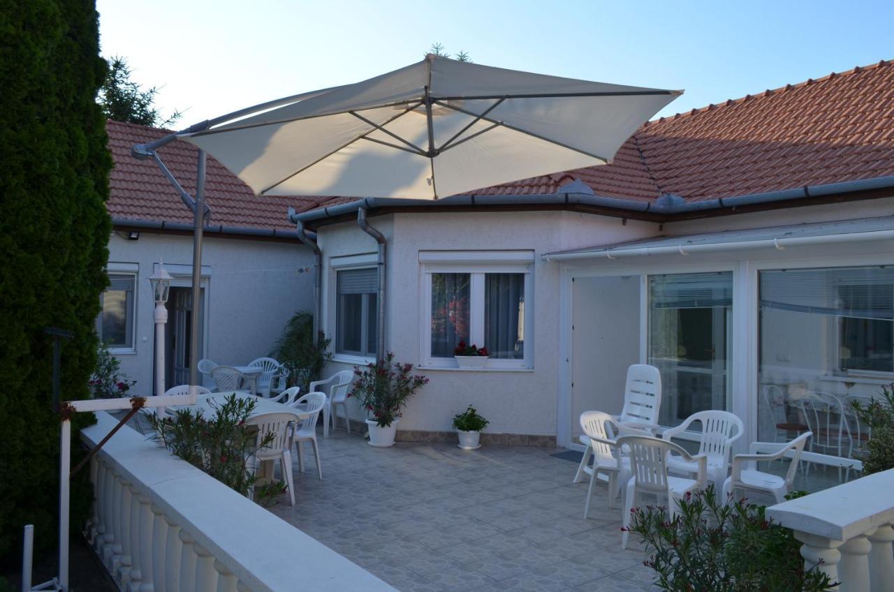 Henrietta Vendégház Hajduszoboszlo Exterior foto