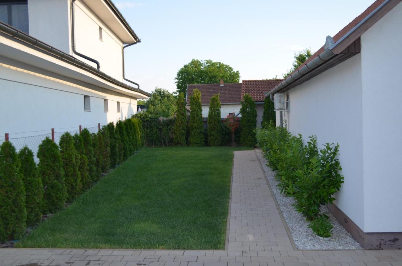 Henrietta Vendégház Hajduszoboszlo Exterior foto