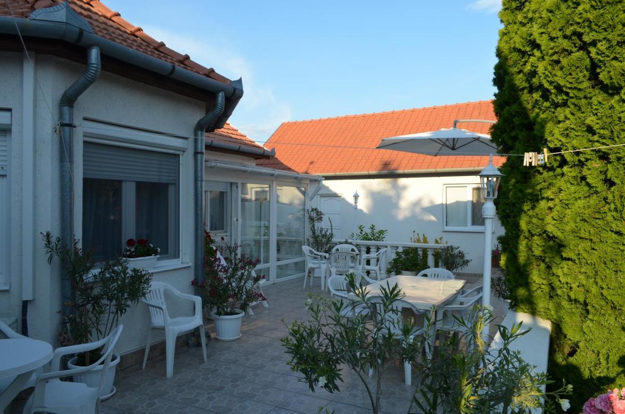 Henrietta Vendégház Hajduszoboszlo Exterior foto